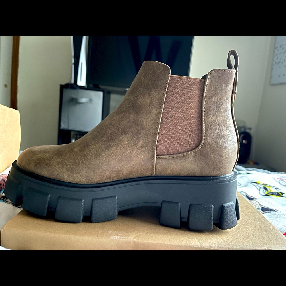 Chelsea Chunky platform boots